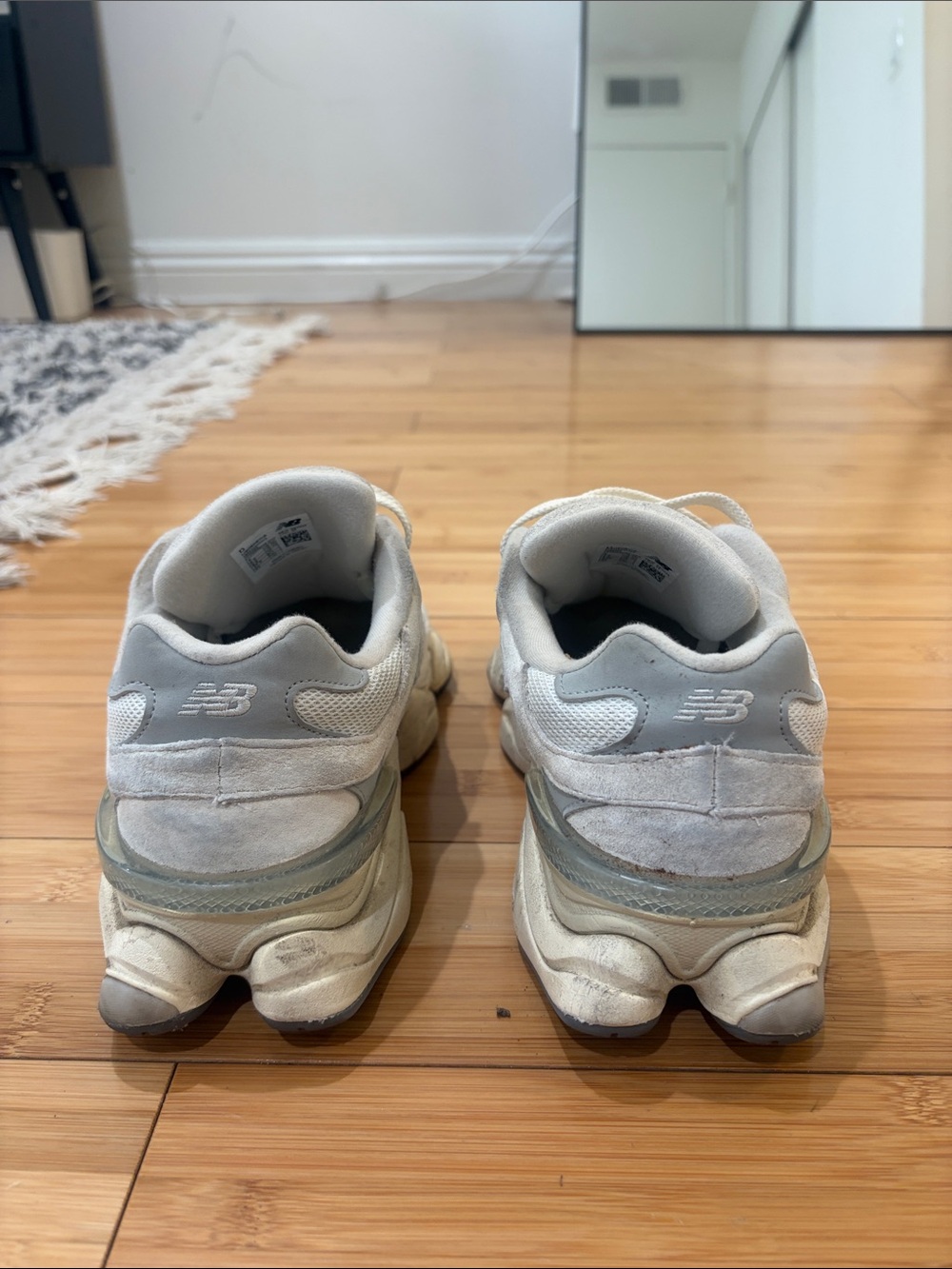 New Balance Women's White and Gray Retro Chunky Sneaker - Picture 5 of 8